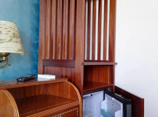 Al Mare Bed & Breakfast